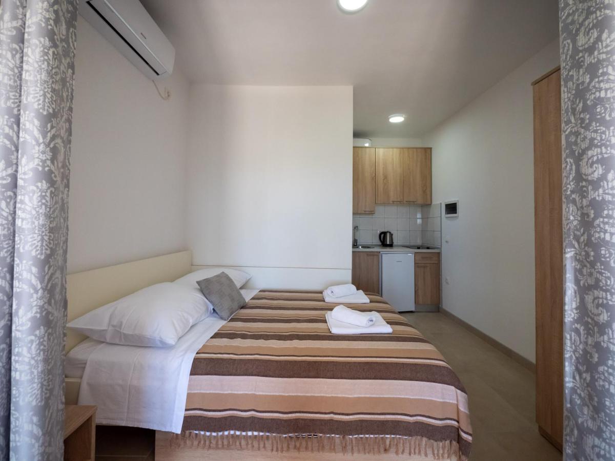 Apartments Tri Mora Ražanac Kültér fotó