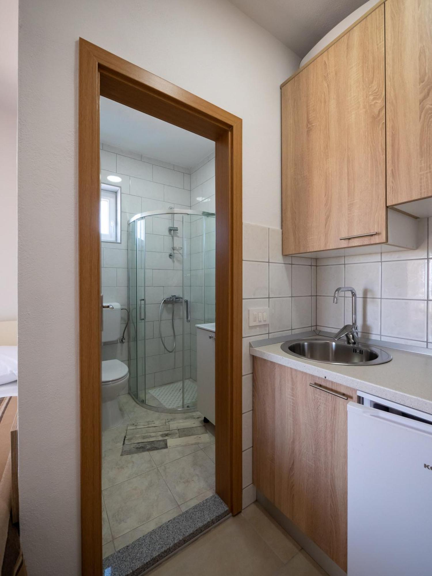 Apartments Tri Mora Ražanac Szoba fotó