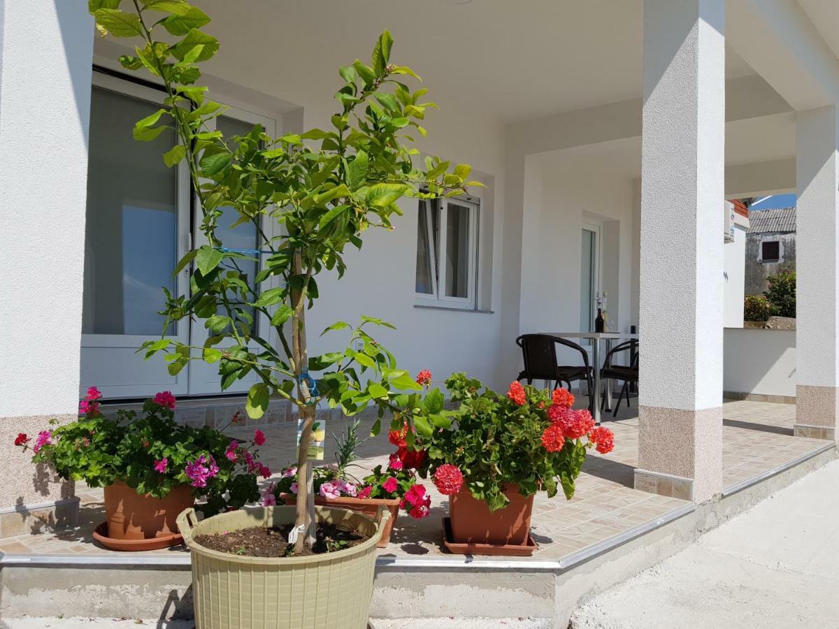Apartments Tri Mora Ražanac Kültér fotó